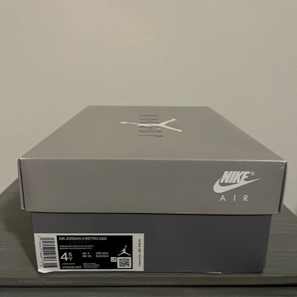 Cool Grey 11’s slightly used and creased. Has box and wrapping. - Picture 10 of 11